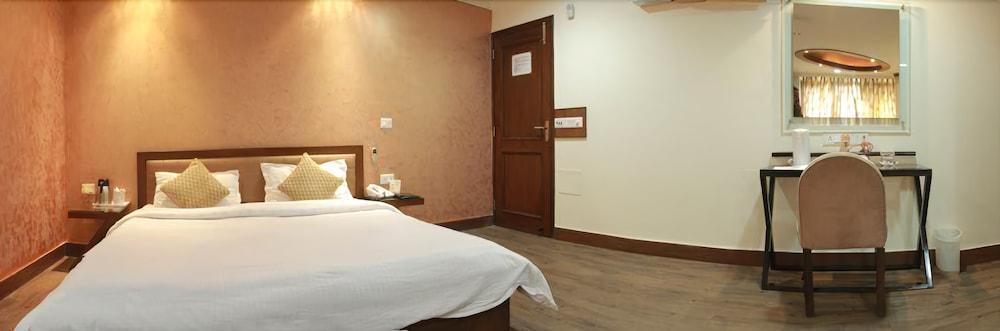 Hotel Chirag Residency Nueva Delhi Exterior foto