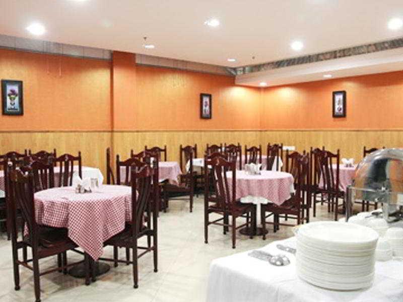 Hotel Chirag Residency Nueva Delhi Exterior foto