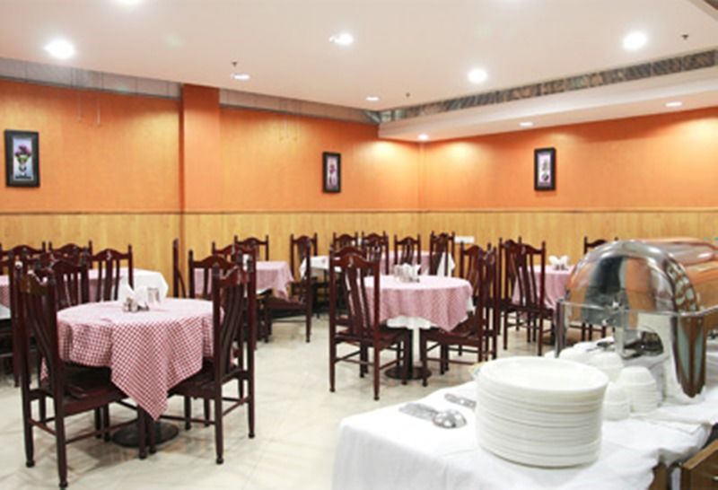 Hotel Chirag Residency Nueva Delhi Exterior foto