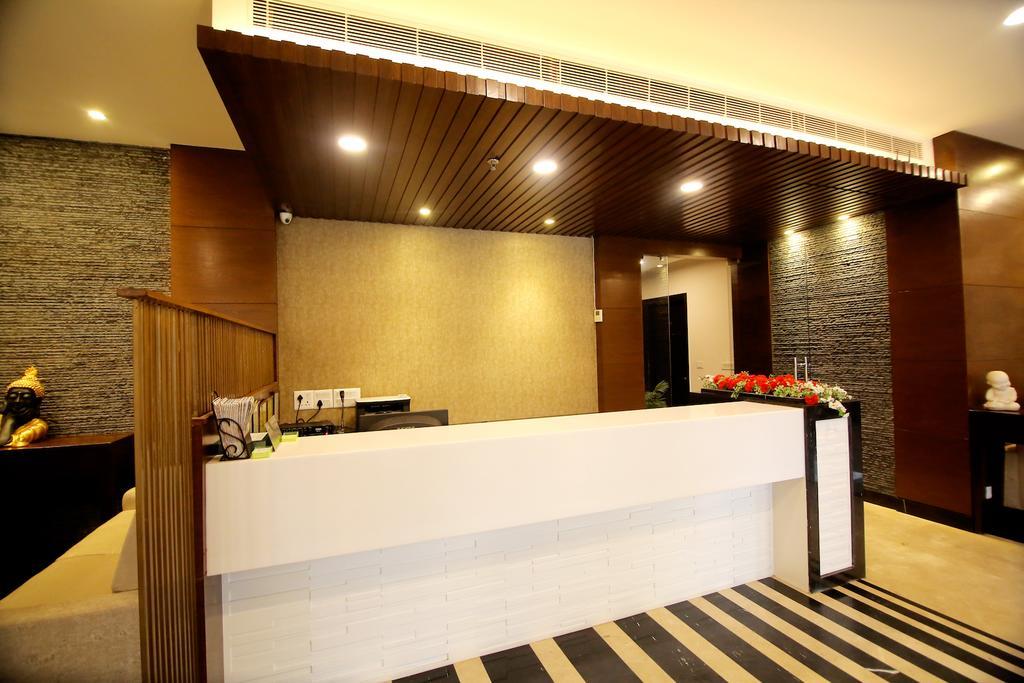 Hotel Chirag Residency Nueva Delhi Exterior foto