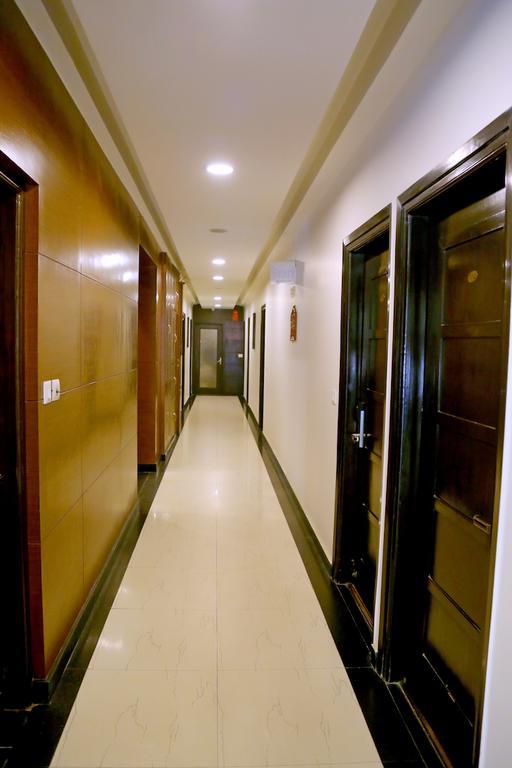 Hotel Chirag Residency Nueva Delhi Exterior foto