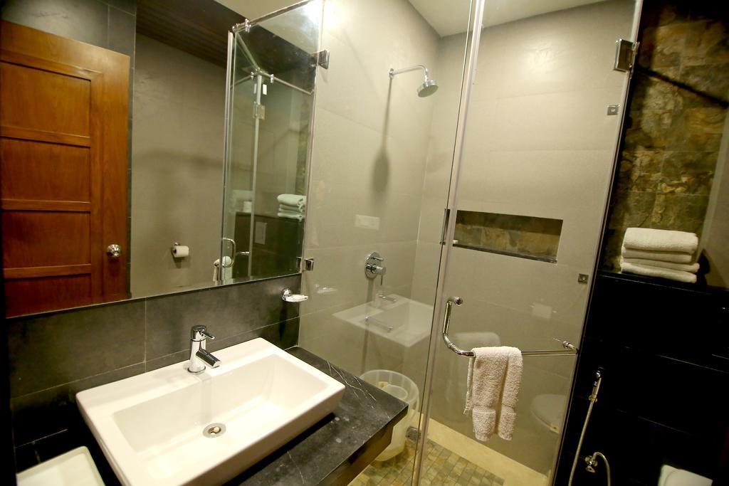 Hotel Chirag Residency Nueva Delhi Exterior foto