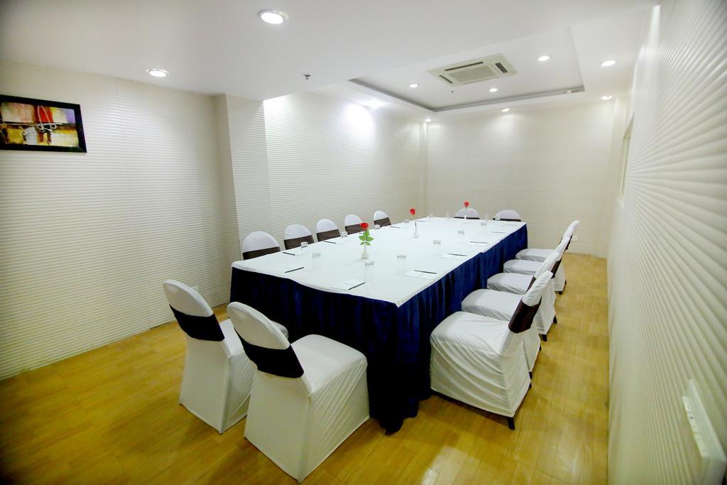 Hotel Chirag Residency Nueva Delhi Exterior foto