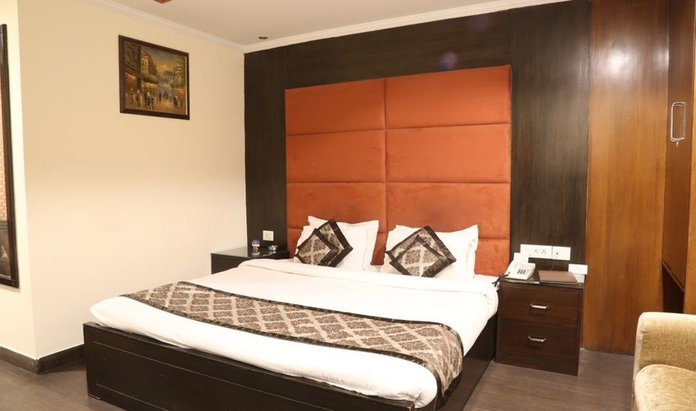 Hotel Chirag Residency Nueva Delhi Exterior foto