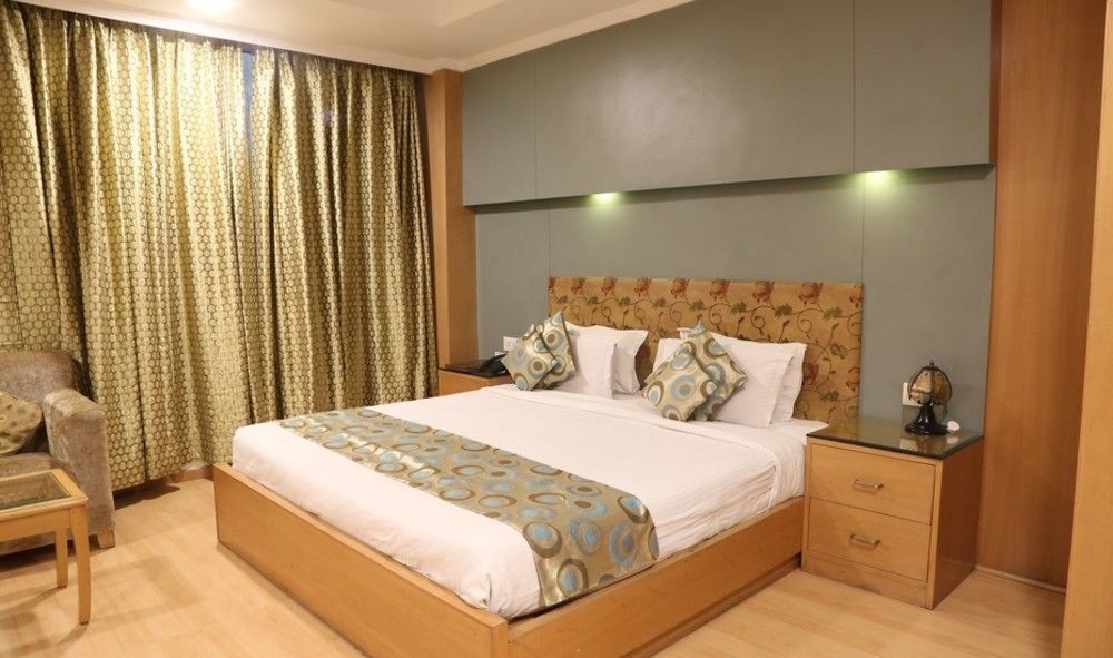 Hotel Chirag Residency Nueva Delhi Exterior foto