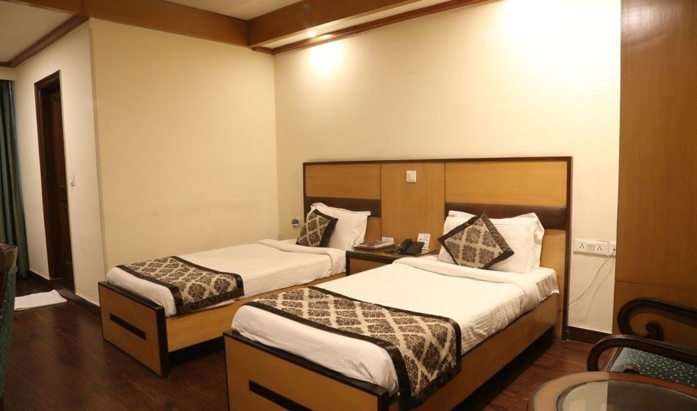 Hotel Chirag Residency Nueva Delhi Exterior foto