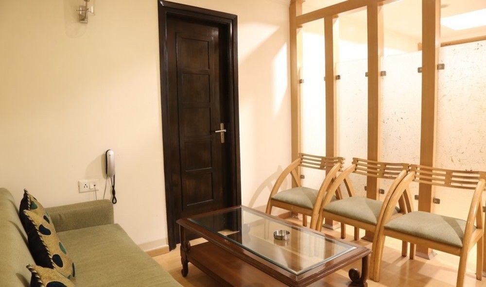 Hotel Chirag Residency Nueva Delhi Exterior foto