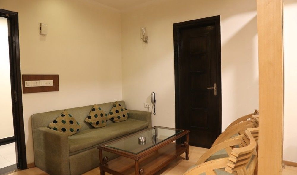 Hotel Chirag Residency Nueva Delhi Exterior foto