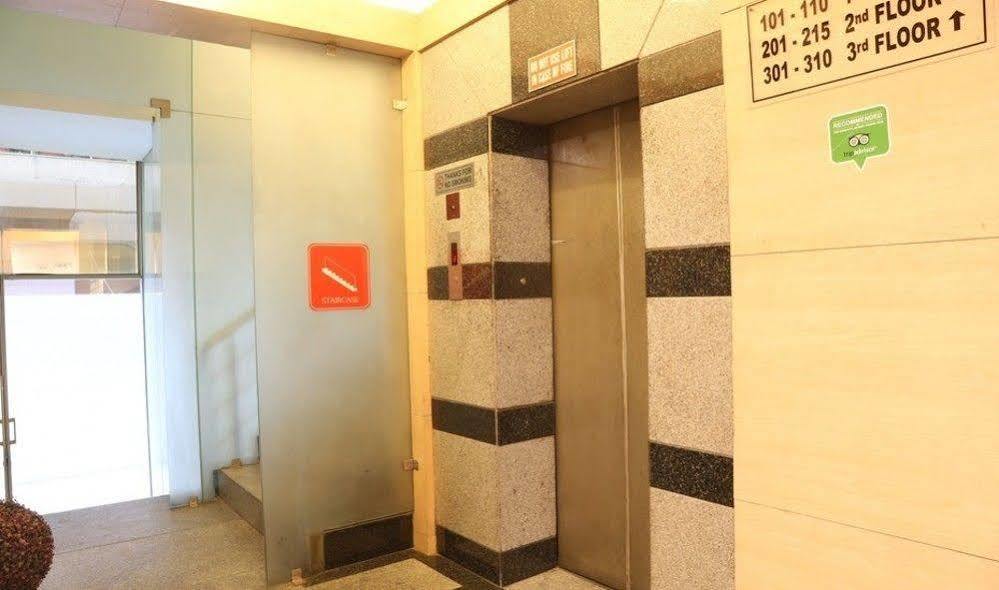 Hotel Chirag Residency Nueva Delhi Exterior foto