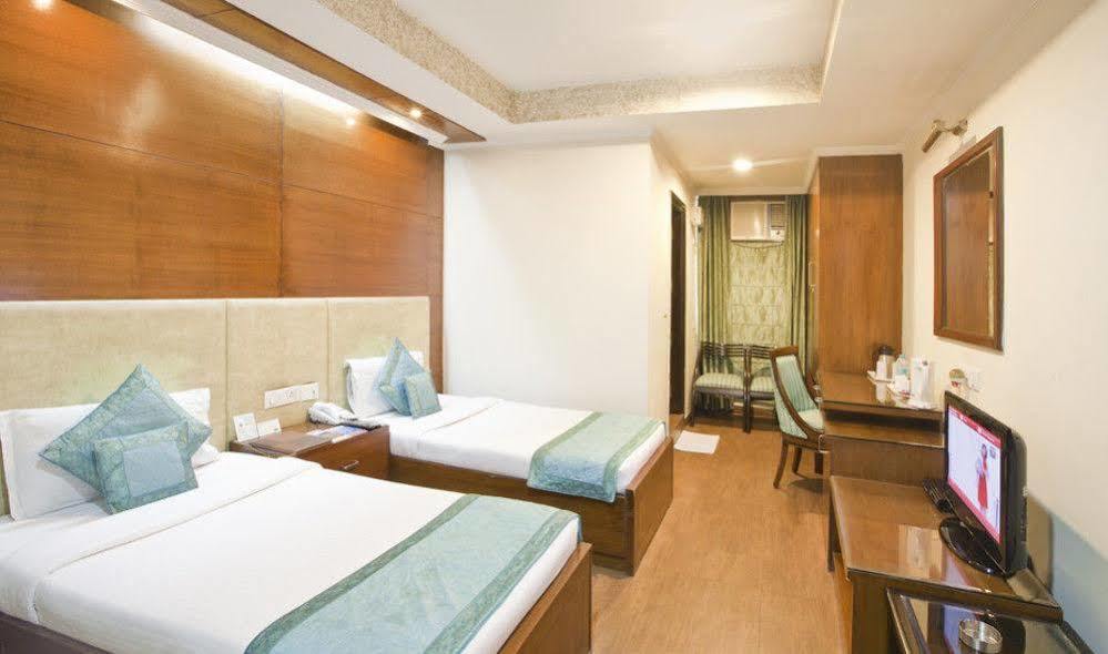 Hotel Chirag Residency Nueva Delhi Exterior foto