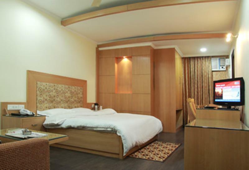 Hotel Chirag Residency Nueva Delhi Exterior foto