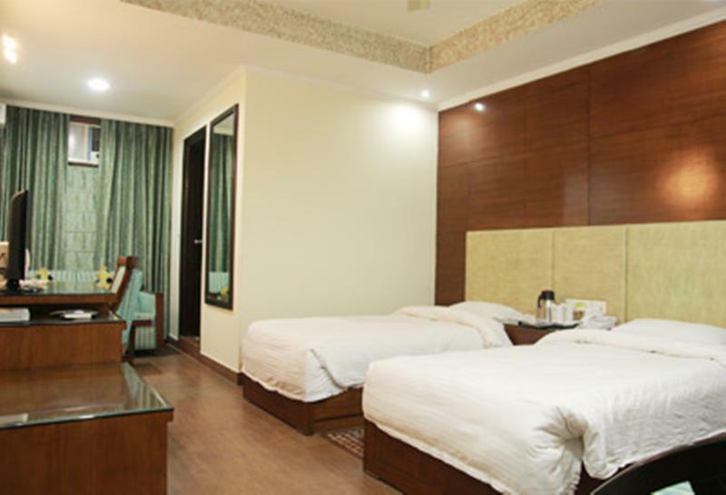 Hotel Chirag Residency Nueva Delhi Exterior foto